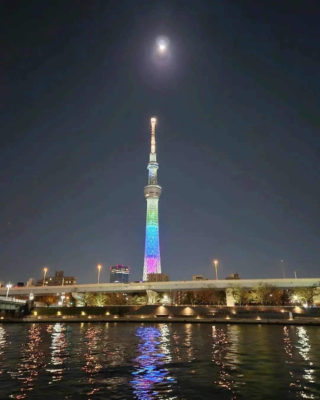 東京の夜景を眺めながら