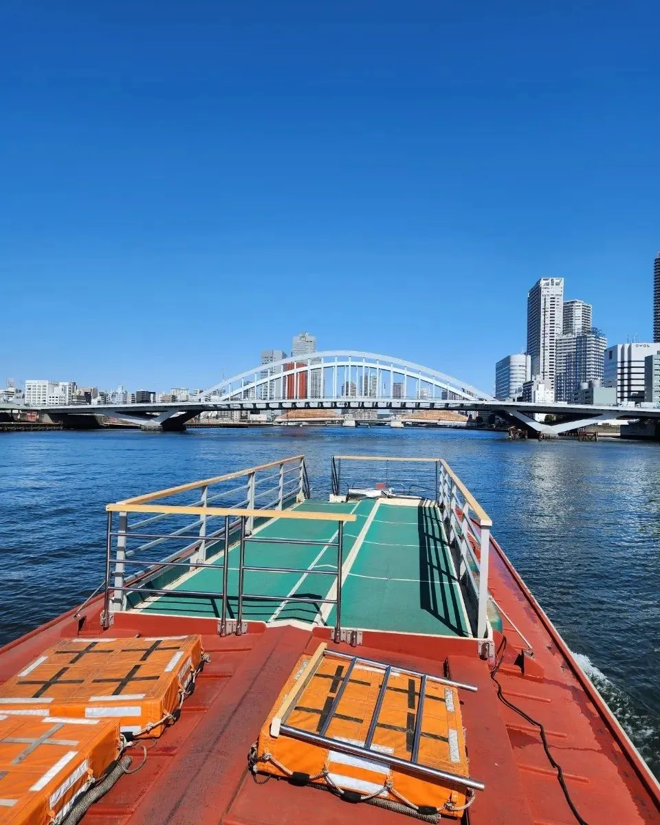 「釣新」の屋形船で巡る！